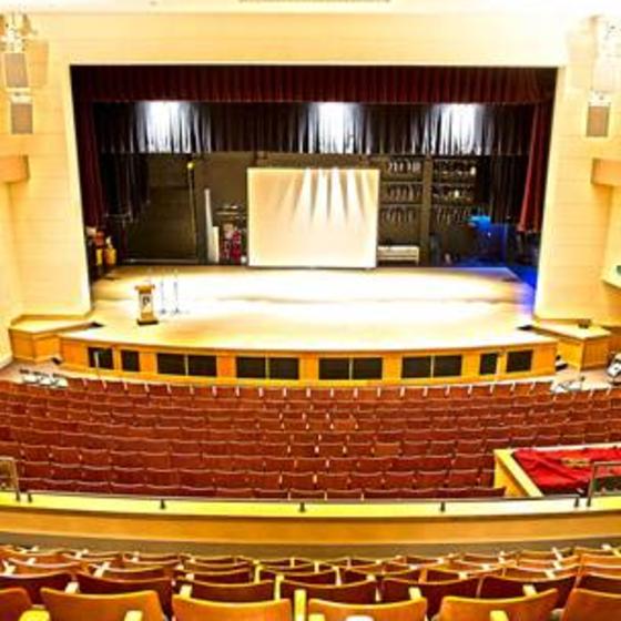 Ft_Lewis_Concert_Hall_abanich_01_WEB